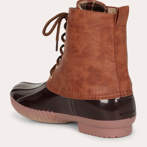 🎉NEW SIZES ADDED🎊 duck rain boot in BROWN - Picture 3 of 5